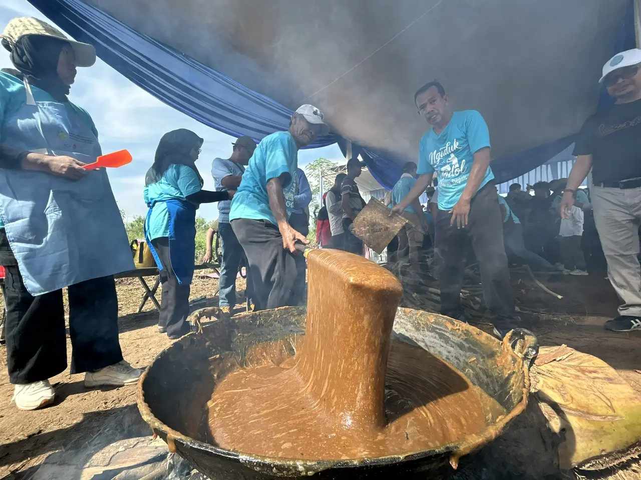Lebaran Depok 2026: Tradisi Ngaduk Dodol dan Kuali Besarnya