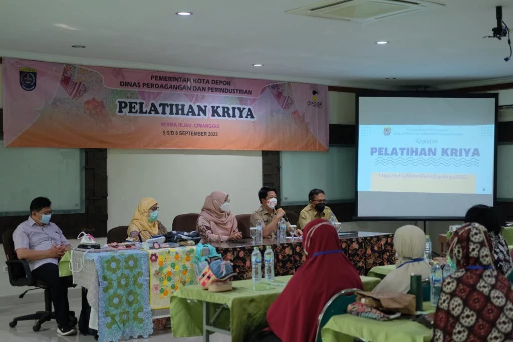 Disperdagin Gelar Pelatihan Kriya Bagi UMKM dan Pengerajin