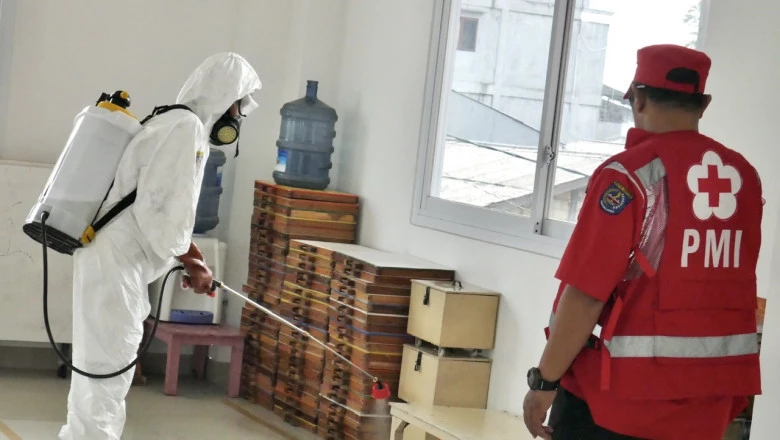 PMI Kota Depok Cegah Virus COVID-19 Dengan Penyemprotan Desinfektan