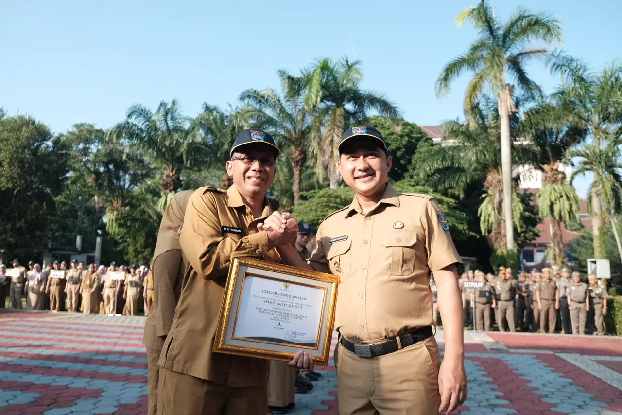 Momen Apel Pagi, Wakil Wali Kota Depok Serahkan Penghargaan Reformasi Birokrasi ke Enam Perangkat Daerah