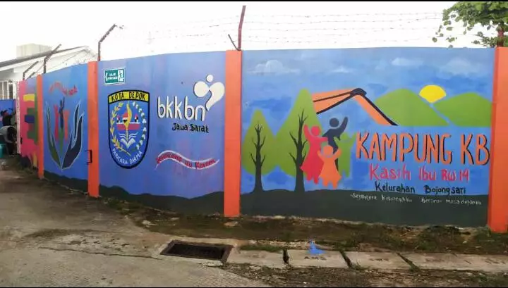 Kampung KB Kasih Ibu RW 14 Bojongsari Dihiasi Mural