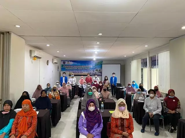 Lewat Pelatihan, Dinsos Depok Jadikan Lansia Semakin Produktif