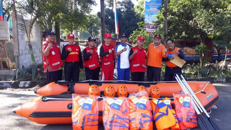 PMI Depok Dapat Hibah Satu Unit Perahu Karet