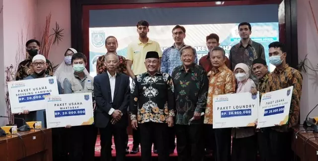 Kiai Idris Apresiasi Bantuan Usaha dari Yayasan Yenbu Sekolah Pribadi Depok