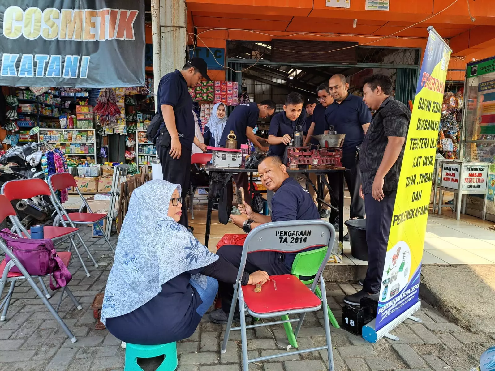 Metrologi Depok Tera Ulang Puluhan Timbangan Pedagang Pasar Sukatani
