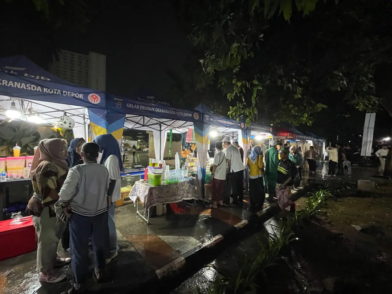 Bazar UMKM Ramaikan Acara Ngaji Bareng Gus Iqdam di Depok Open Space