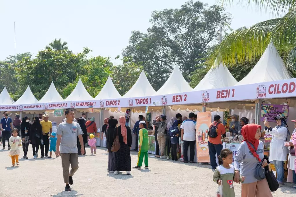 Wirausaha Baru Binaan DKUM Jajakan Produk di Alun-alun Kota Depok