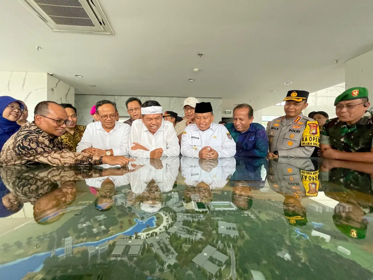 KDM Sambangi Kampus UIII Depok, Lihat Rencana Pembangunan Stadion Internasional