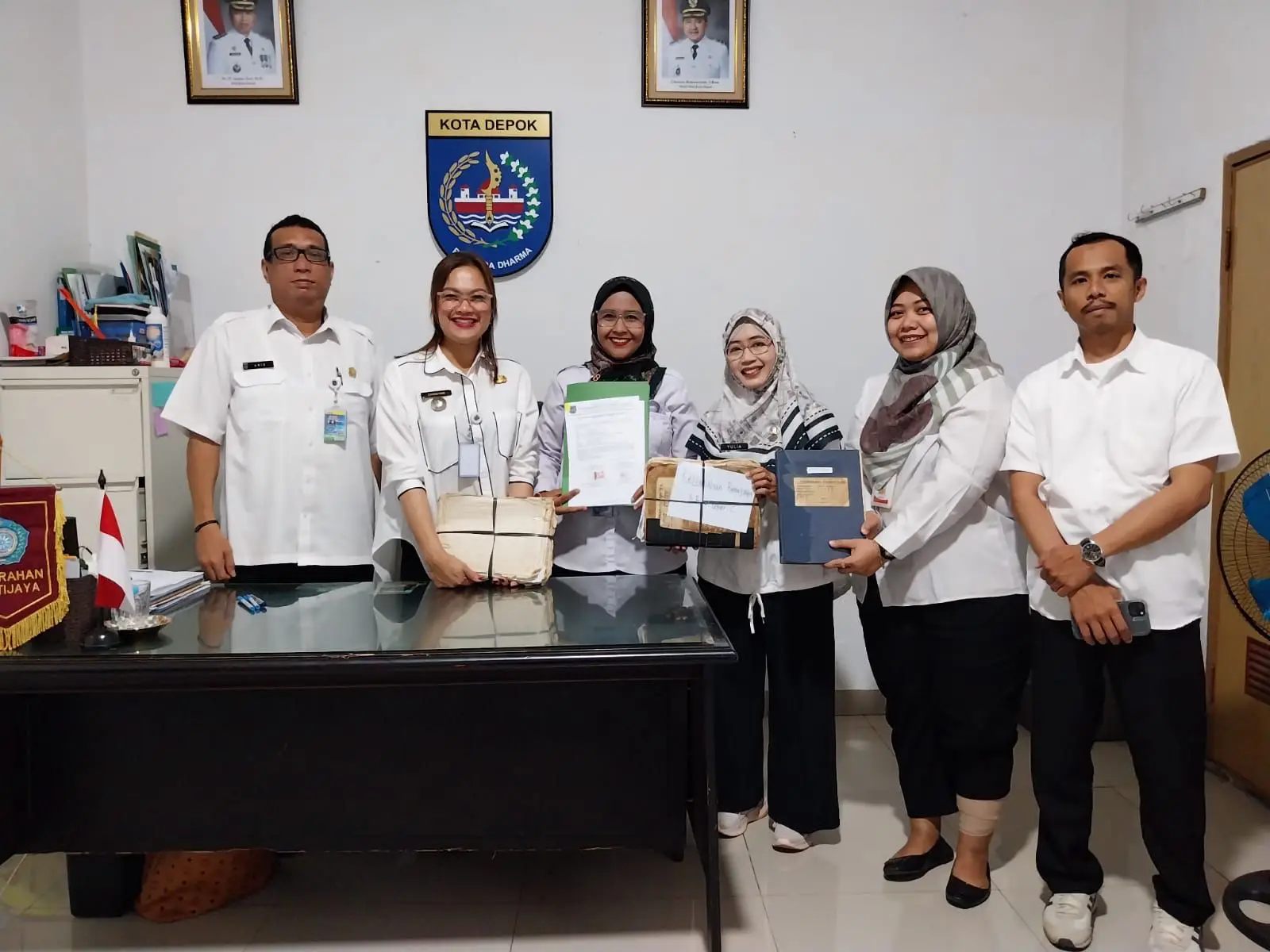 Diskarpus Depok Serahkan Arsip Digital Letter C, Baktijaya Jadi Kelurahan Pertama
