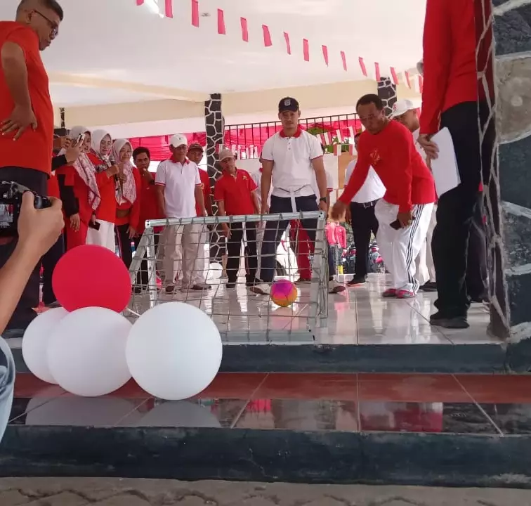 Camat Zikri Eratkan Kekompakan Antar Pegawai Panmas melalui Lomba 17 Agustus