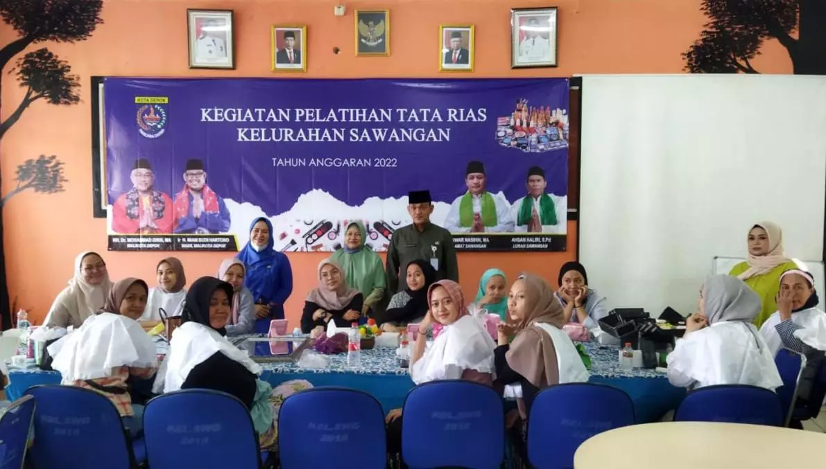 35 Warga Sawangan Dibekali Ilmu Tata Rias Pengantin