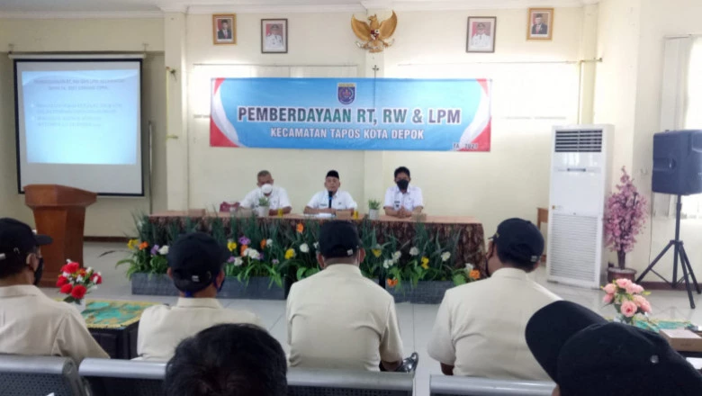  Kecamatan Tapos Berikan Sosialisasi Penguatan Pedoman Pembentukan Ketua RT-RW, LPM