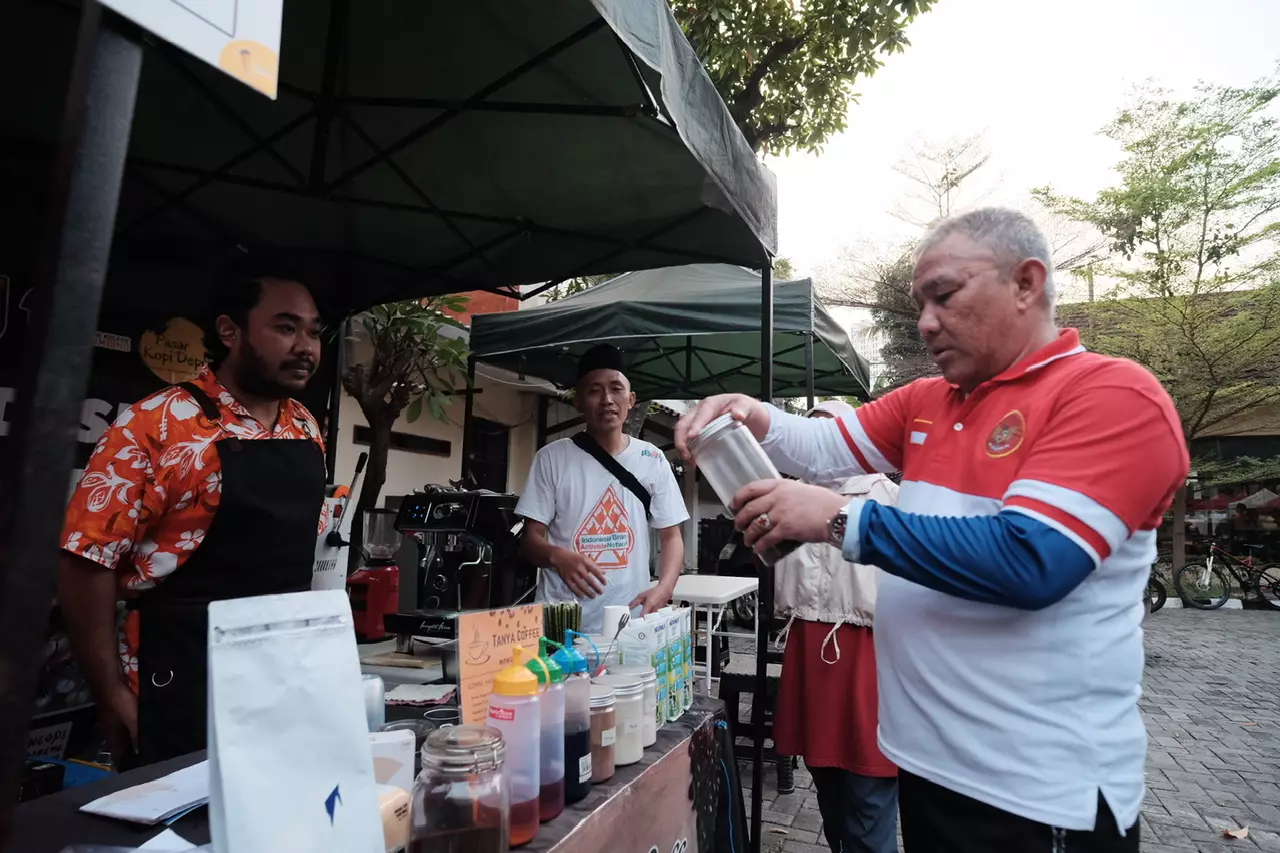 Wali Kota Depok Kunjungi Stan UMKM di Halaman Dekranasda