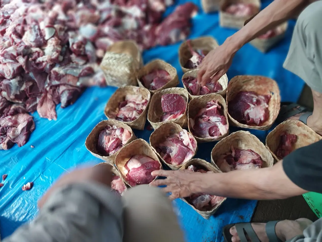 Dapat Daging Kurban Banyak? Ini Cara Aman Menyimpannya