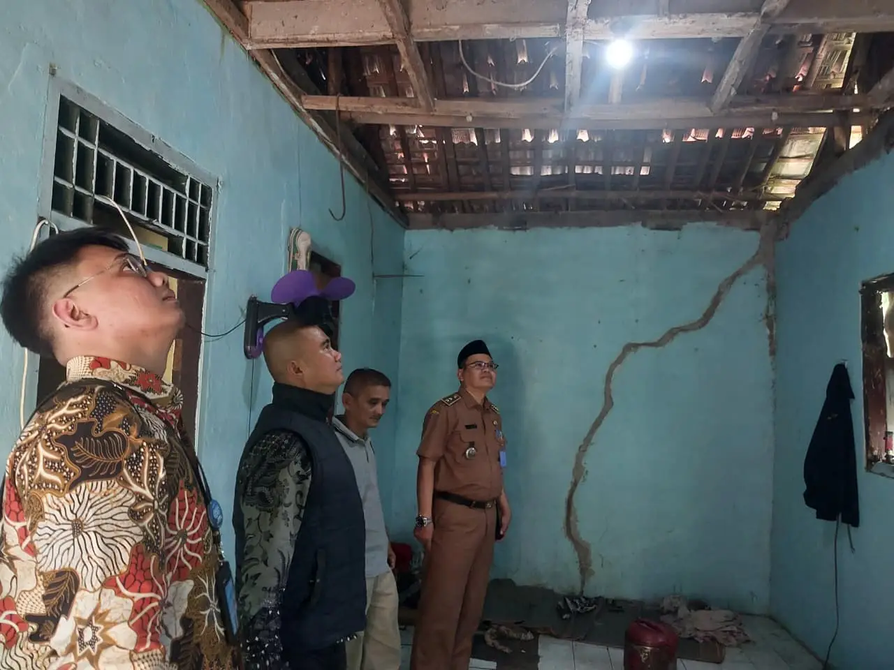 Usung Rumah Sehat, BJB Verlap Dua RTLH di Kelurahan Cimpaeun