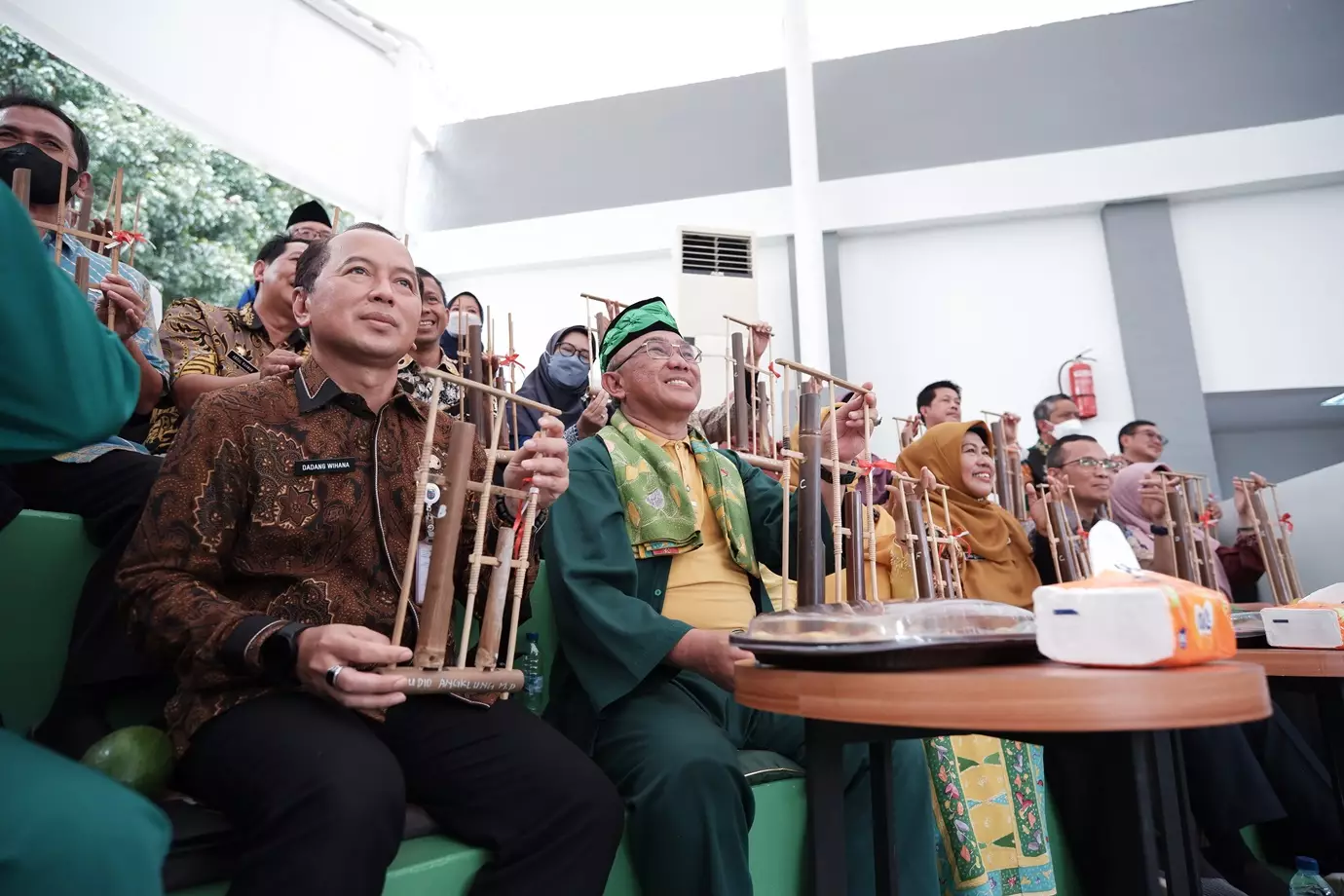 Wali Kota Depok Mainkan Angklung pada Peresmian Tamude