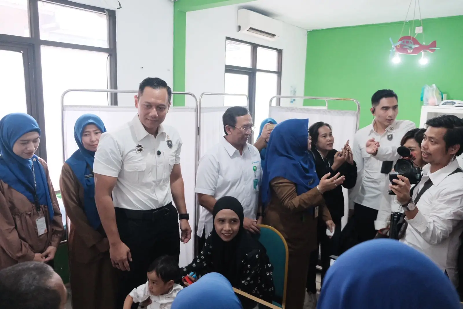 Pemeriksaan Kesehatan Gratis Kado Ulang Tahun Dimulai, Menko AHY Tinjau Puskesmas Beji