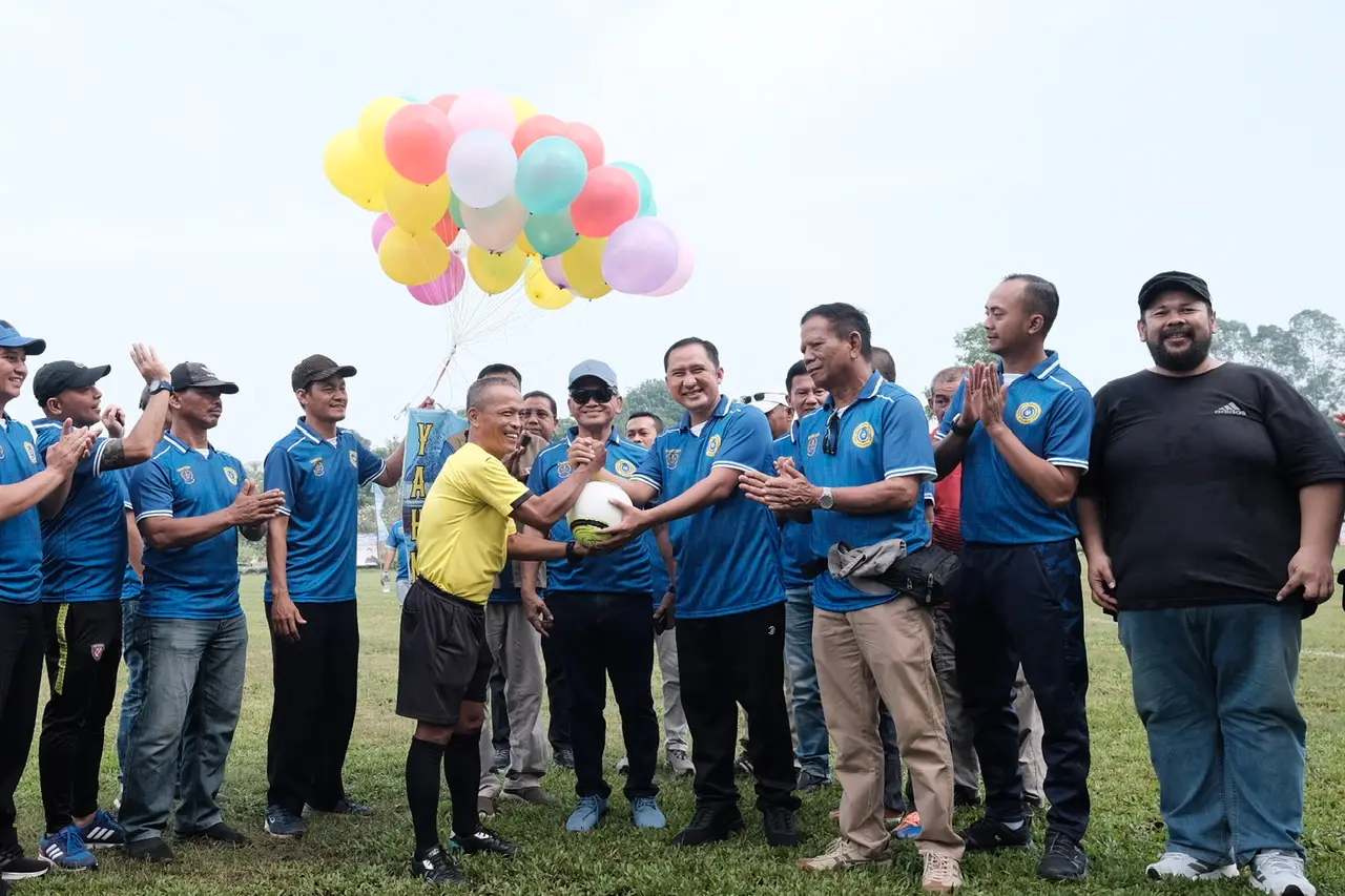 Wakil Wali Kota Buka Turnamen Sepak Bola U-45 Antar Kecamatan se-Kota Depok