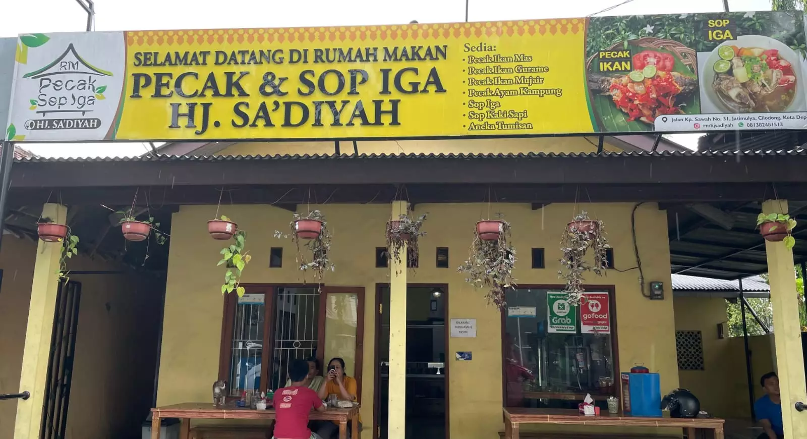 Wajib Dicoba, Pecak & Sop Iga Hj. Sa'diyah Sajikan Cita Rasa Otentik Khas Betawi