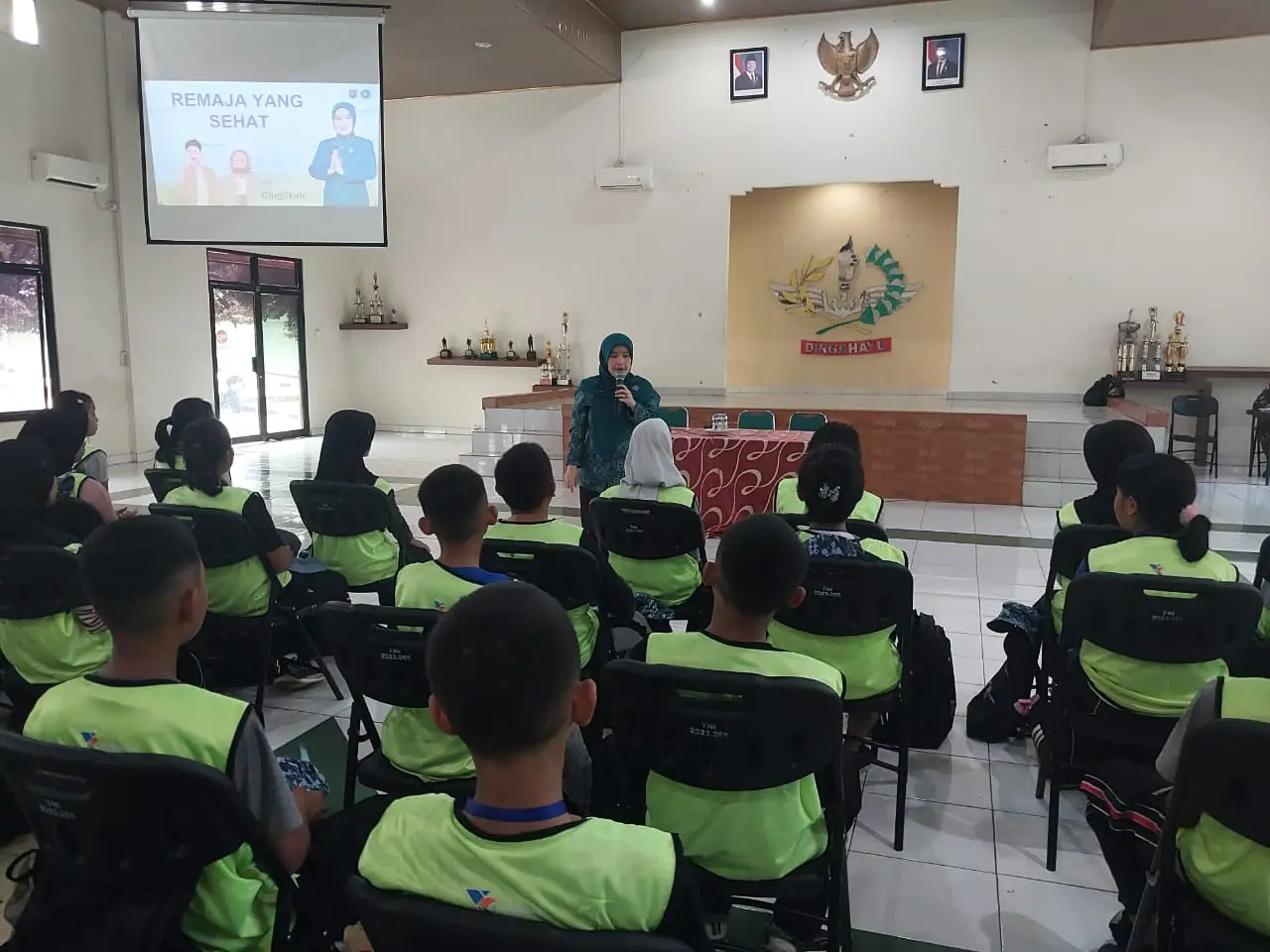 Cing Ikah Kunjungi Peserta Pembinaan Karakter dan Bela Negara, Bawa Pesan Penuh Optimisme
