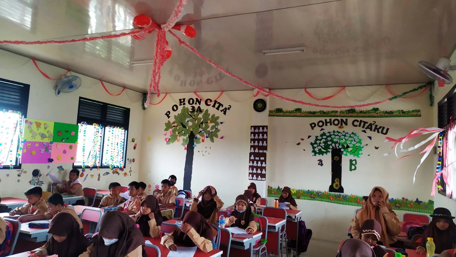 Meriahkan HUT ke-77 RI, SDN Curug 01 Gelar Lomba Menghias Kelas
