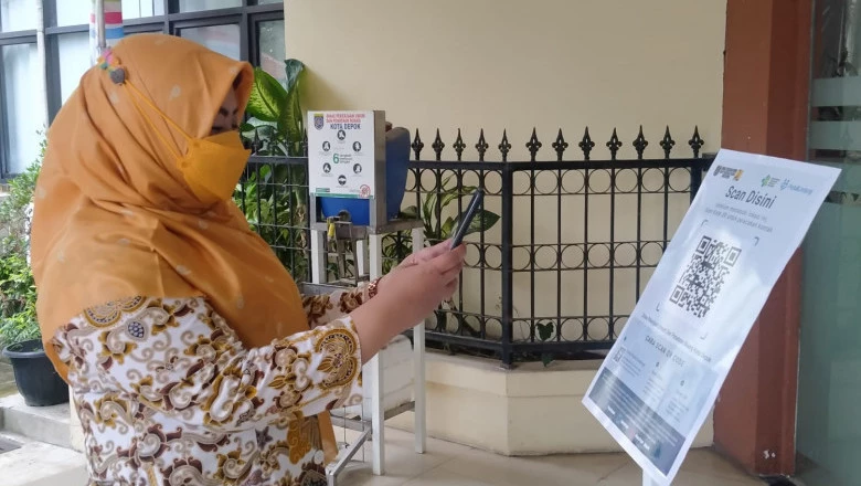 Masuk Kantor DPUPR Depok Kini Wajib Scan Barcode PeduliLindungi