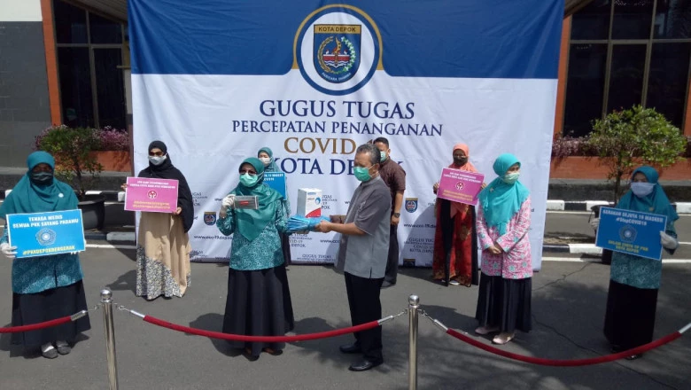 TP PKK Kota Depok Serahkan Bantuan Alkes, Makanan dan Susu