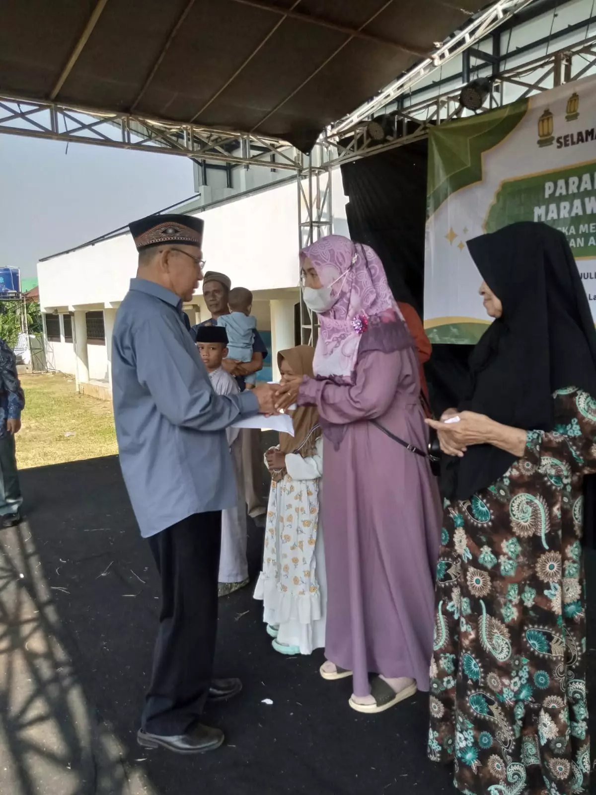 Peringati 10 Muharram, Kelurahan Jatimulya Santuni Ratusan Yatim dan Duafa