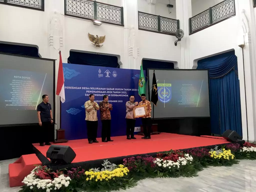 Kota Depok Raih Penghargaan Anubhawa Sasana Kelurahan Tahun 2022