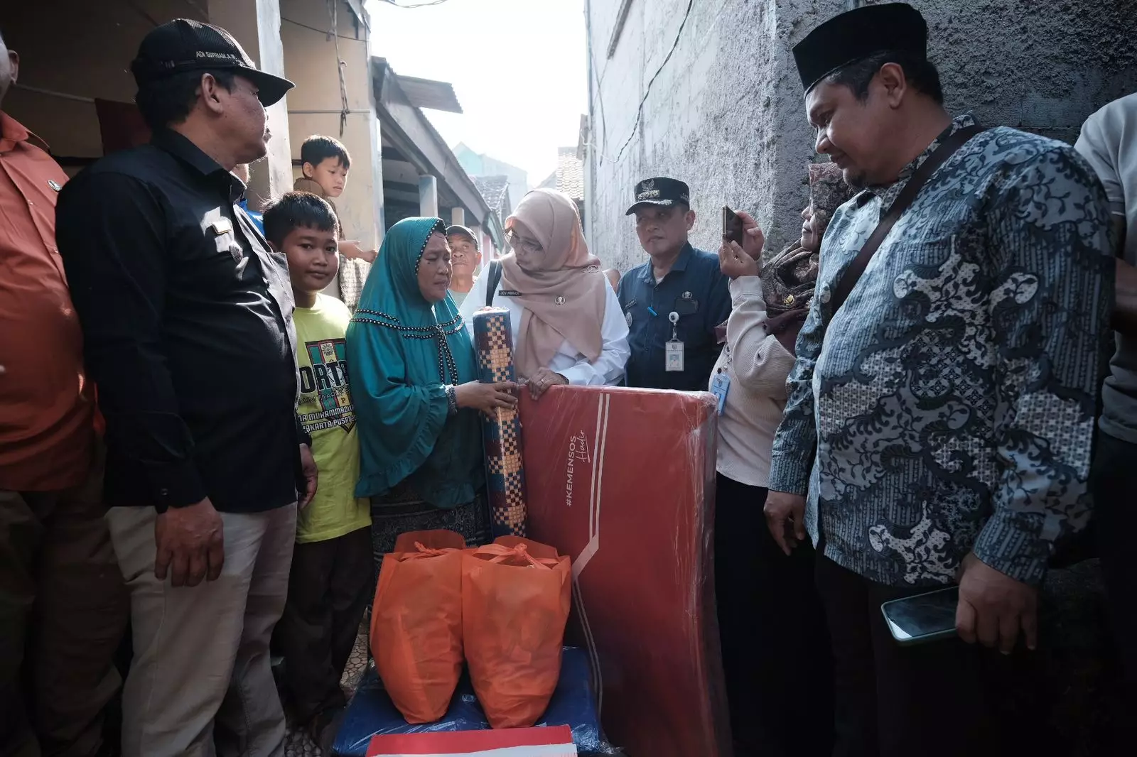 Dinsos Penuhi Kebutuhan Dasar Korban Rumah Roboh di Boponter