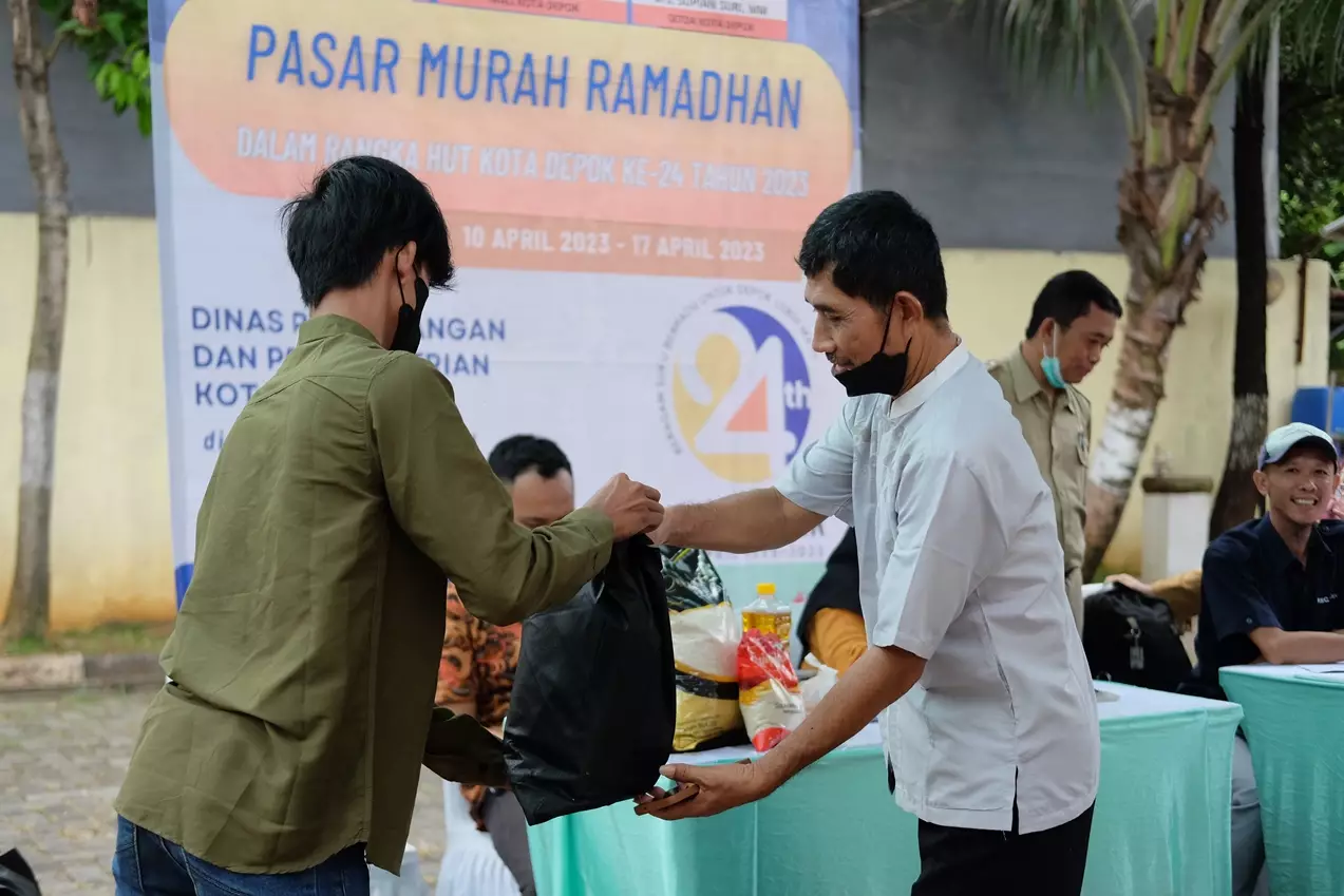 Pasar Murah Pemkot Depok Sasar Ratusan Warga Prasejahtera di Cilodong