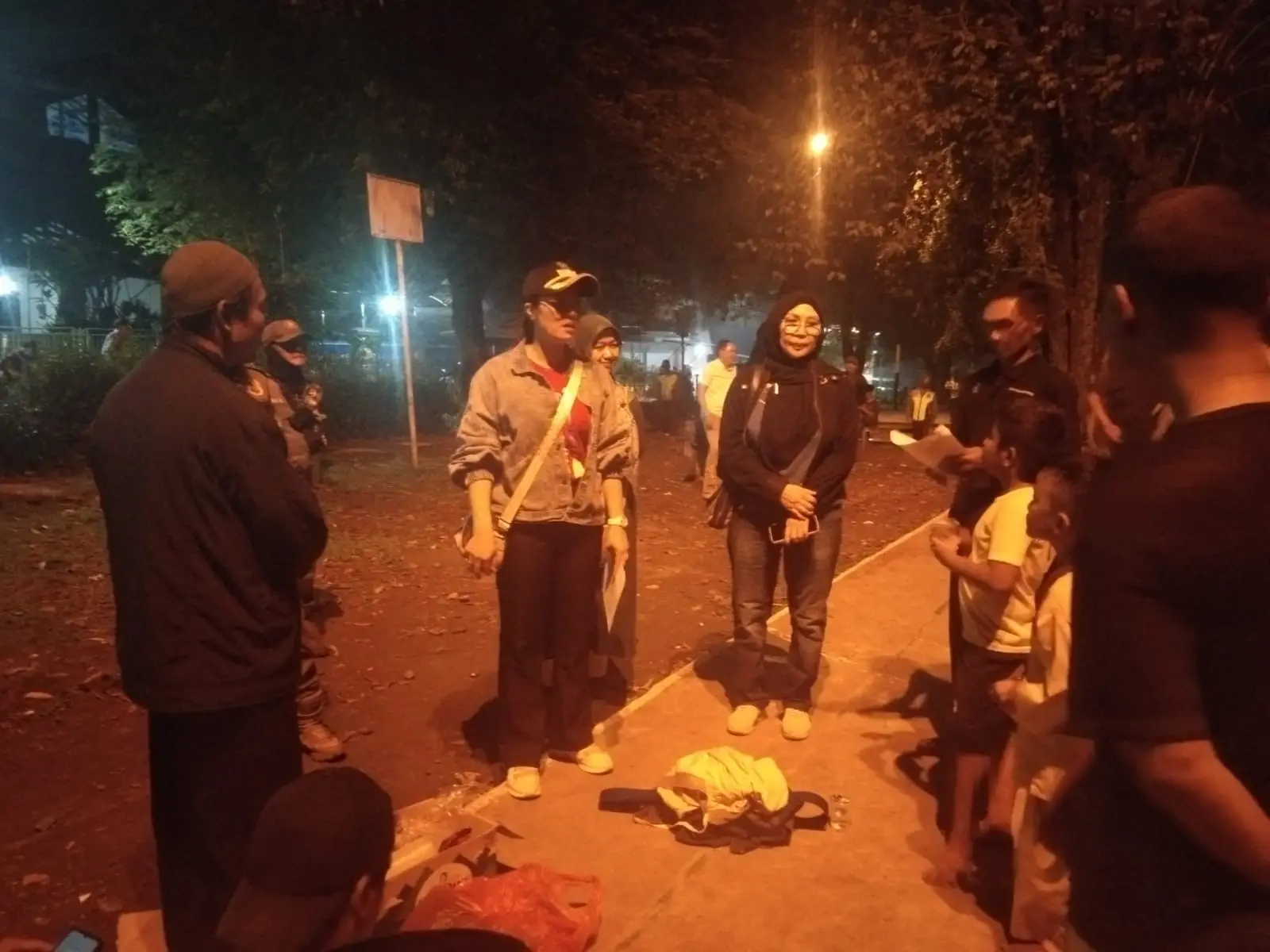 Hari Pertama Pemberlakuan Jam Malam, Tim Gabungan Sisir Cafe hingga Warkop di Sukmajaya