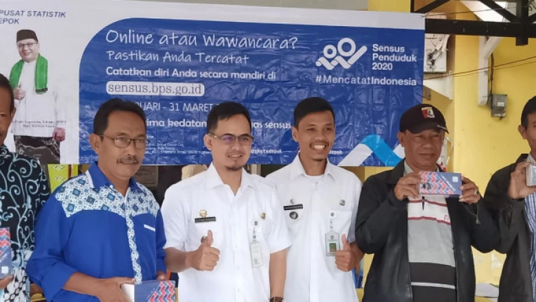 19 Ketua RW di Rangkapan Jaya  Terima Bantuan HP