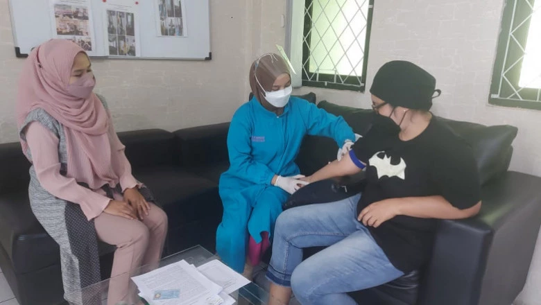 Uji Antibodi Usai Vaksin Covid-19, Puskesmas Cimanggis Ambil Sampel Darah Ratusan Warga