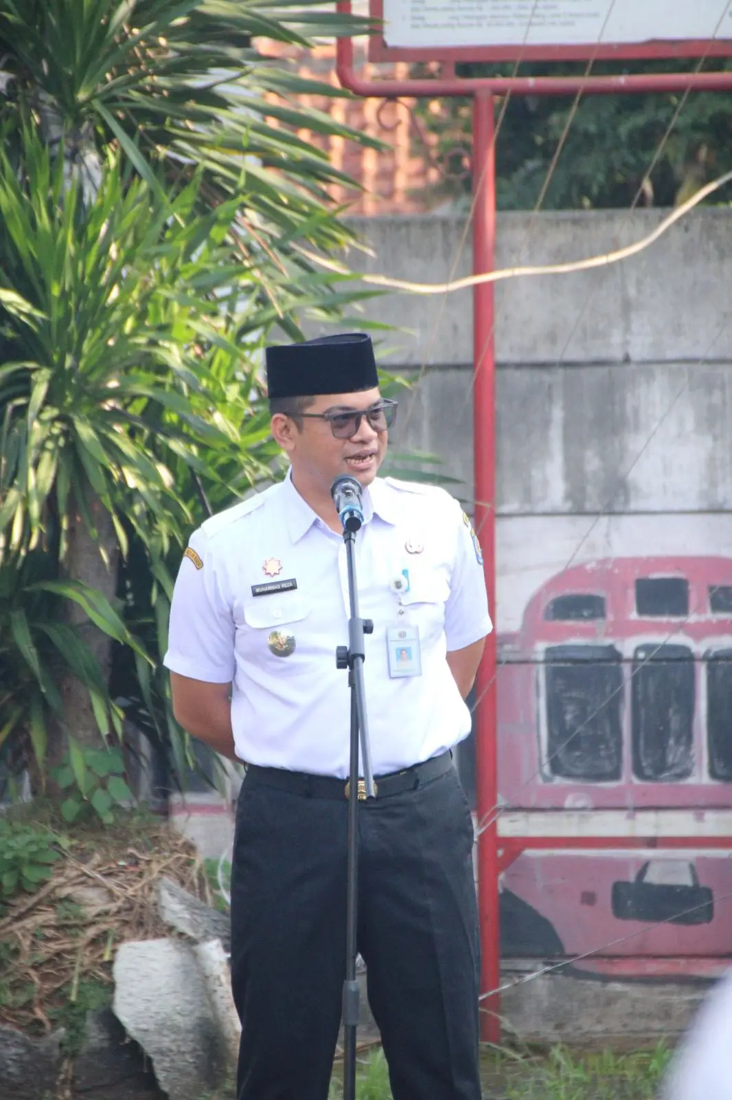 Perkuat Keamanan Lingkungan, Camat Cipayung Ajak Warga Aktifkan Siskamling