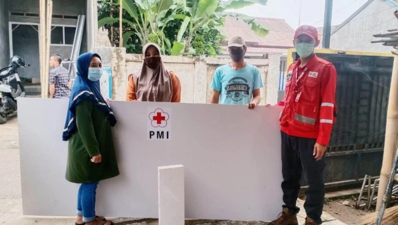 PMI Salurkan Bantuan untuk Korban Rumah Roboh di Ratujaya