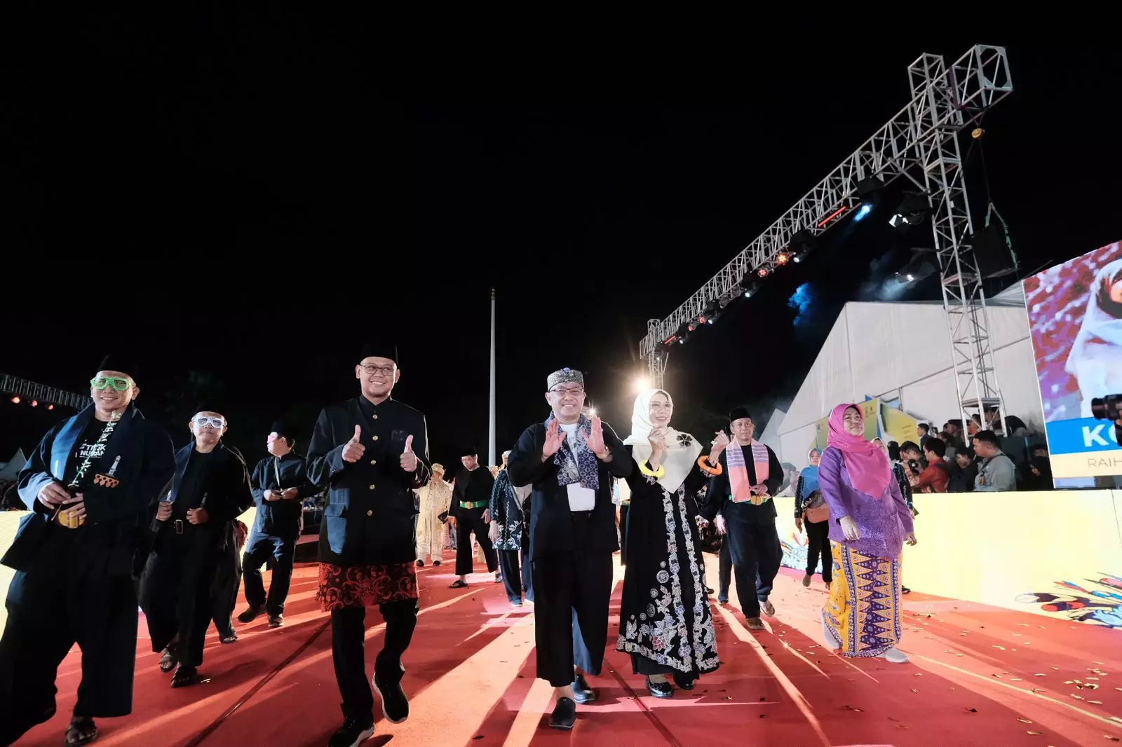 Batik Depok Diberikan ke Sejumlah Wali Kota di Karnaval Budaya Nusantara