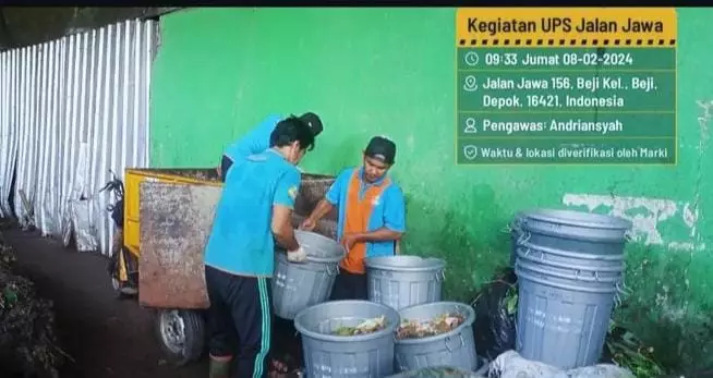 Koordinator Pengangkutan Kecamatan Beji Imbau Warga Buang Sampah Organik Sesuai Jadwal