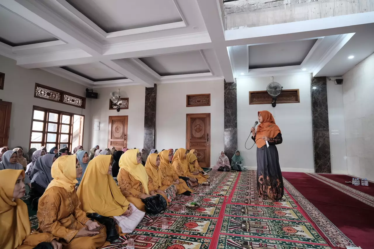 Ketua FKMT Depok Hadiri Pengajian Gabungan Majelis Taklim se-Kelurahan Cinangka
