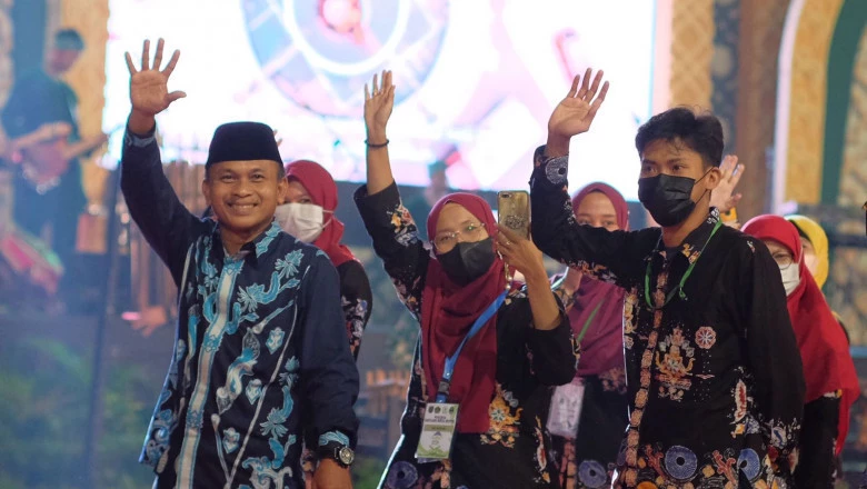Kafilah Depok Ikuti Defile Pembukaan MTQ Ke-37 Tingkat Provinsi Jawa Barat