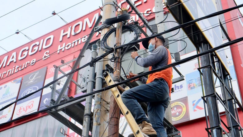 Tidak Patuhi Aturan, Sejumlah Kabel Udara di Jalan Margonda Diputus