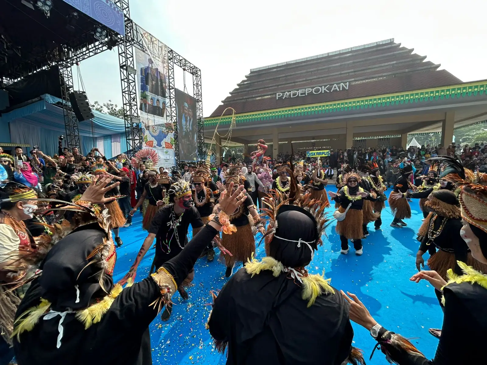 Putra Putri Asli Papua Bikin Pawai Lebaran Depok 2026 Makin Semarak