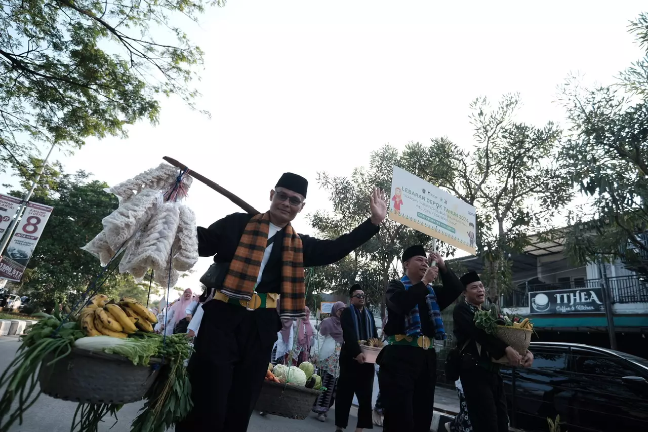 Ribuan Orang Antusias Ikuti Arak-arakan Pawai Budaya Lebaran Depok 2024