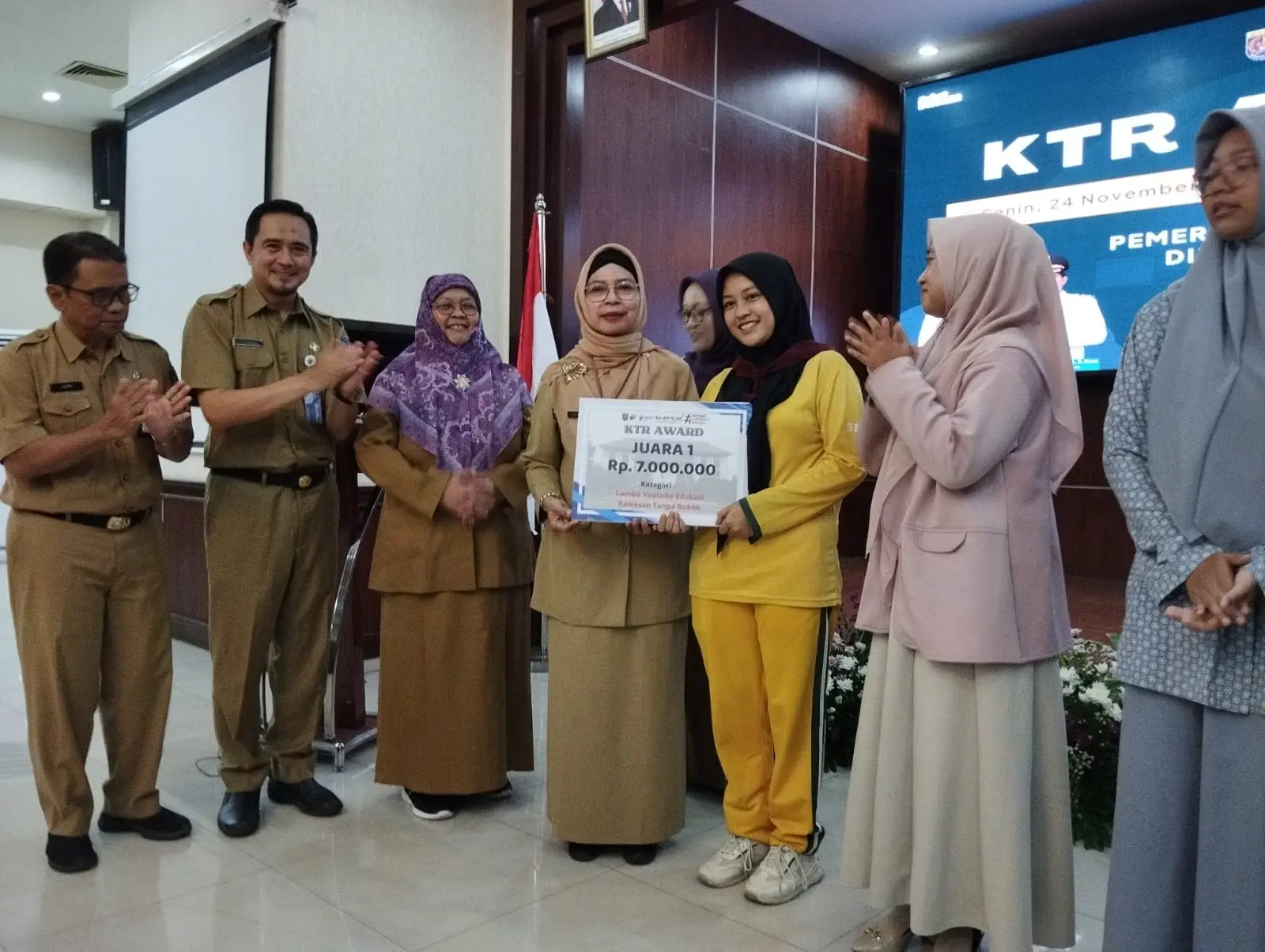 KTR Award Tingkatkan Partisipasi Aktif Masyarakat Depok Jaga Lingkungan Bebas Asap Rokok