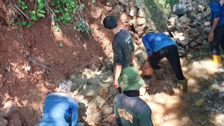 Satgas DPUPR Tangani Longsor di Perumahan Mekar Perdana
