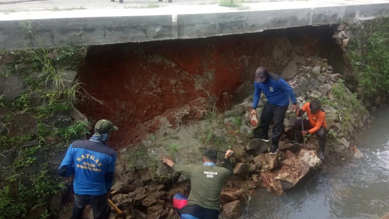 Turap Ambles di Pondok Petir Selesai Diperbaiki