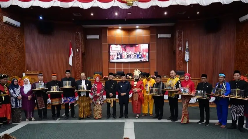 BKD Award DPRD Depok 2025: Anggota Dewan dengan Kinerja Terbaik Terima Penghargaan