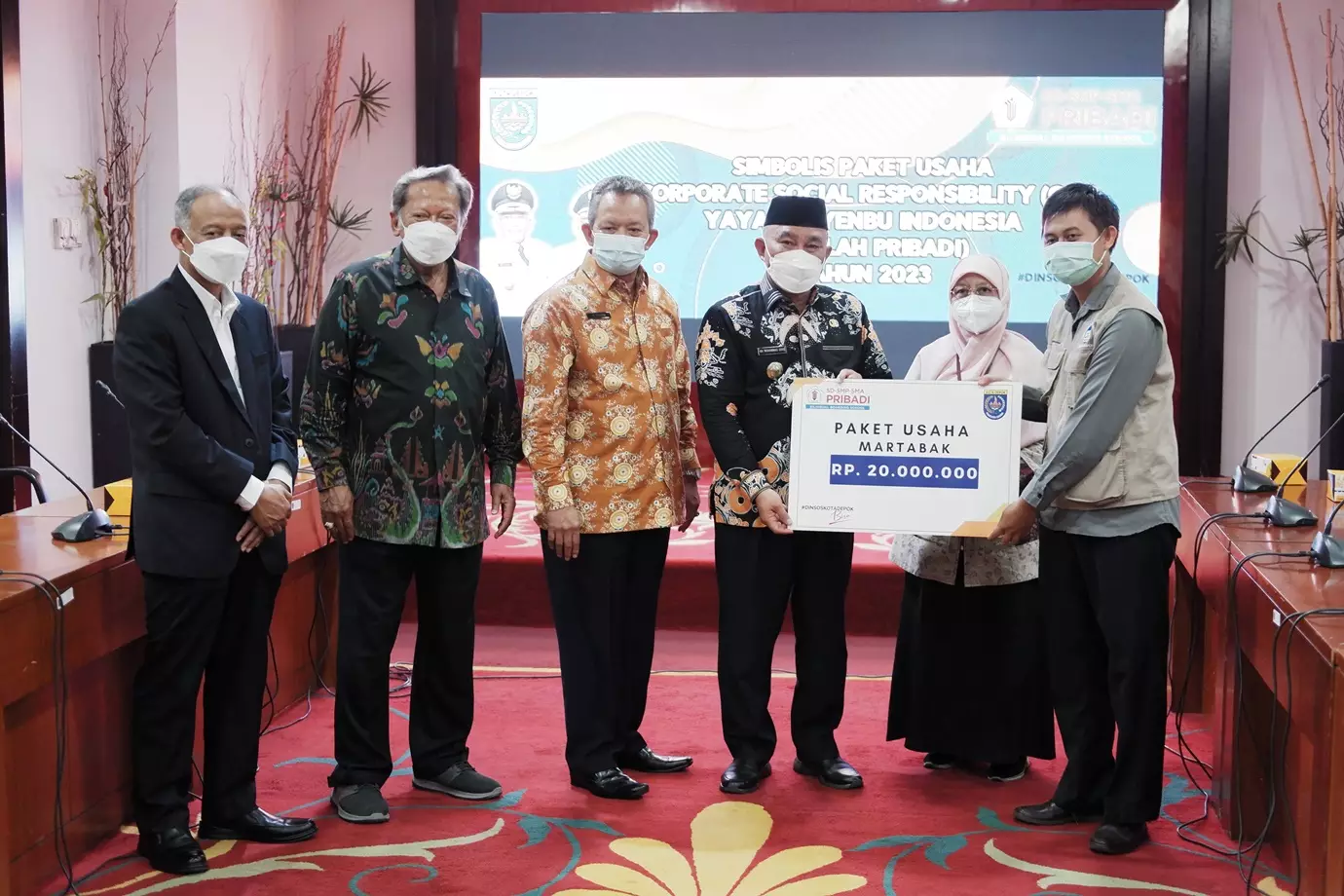 Wali Kota Serahkan Bantuan Usaha Program CSR Yayasan Yenbu Indonesia