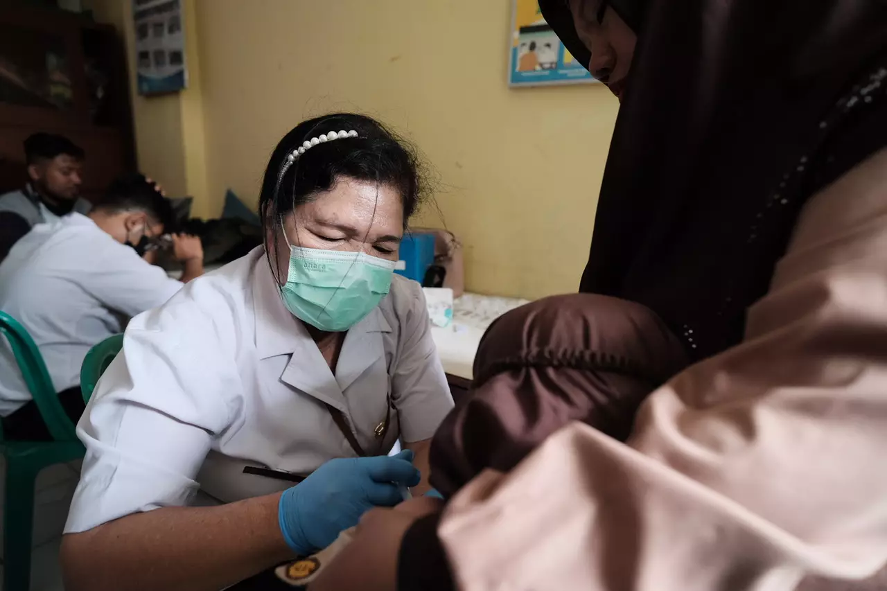 Puskesmas Sukmajaya Lakukan Imunisasi ke Ratusan Siswa SDIT Bina Insan Kamil