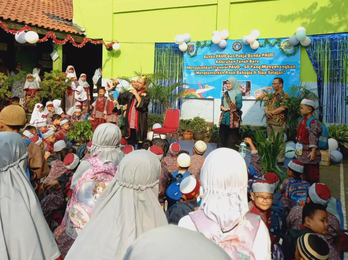 Agar MPLS Menyenangkan, Bunda PAUD Tanah Baru Ajak Komunitas Pendongeng Roadshow ke Sekolah